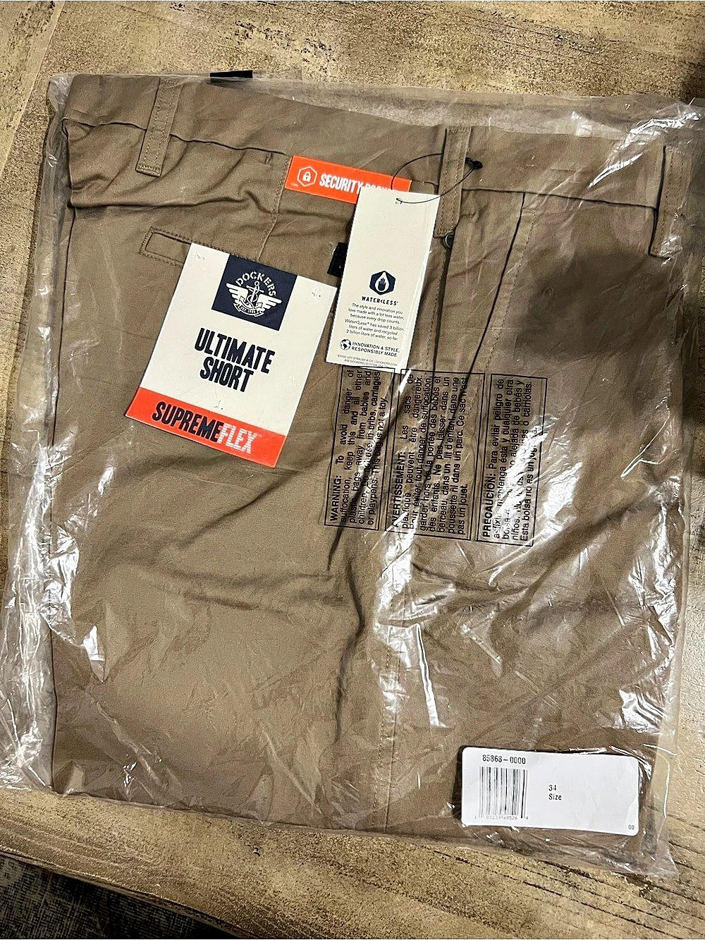 NWT Men’s Dockers khaki shorts size 34. Ultimate shorts, supreme flex.